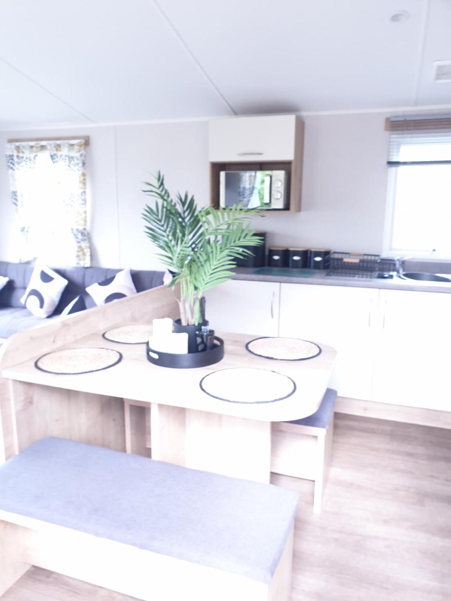 16 Anglers Acre Luxury Hot Tub Break Tattershall Lakes Exterior photo